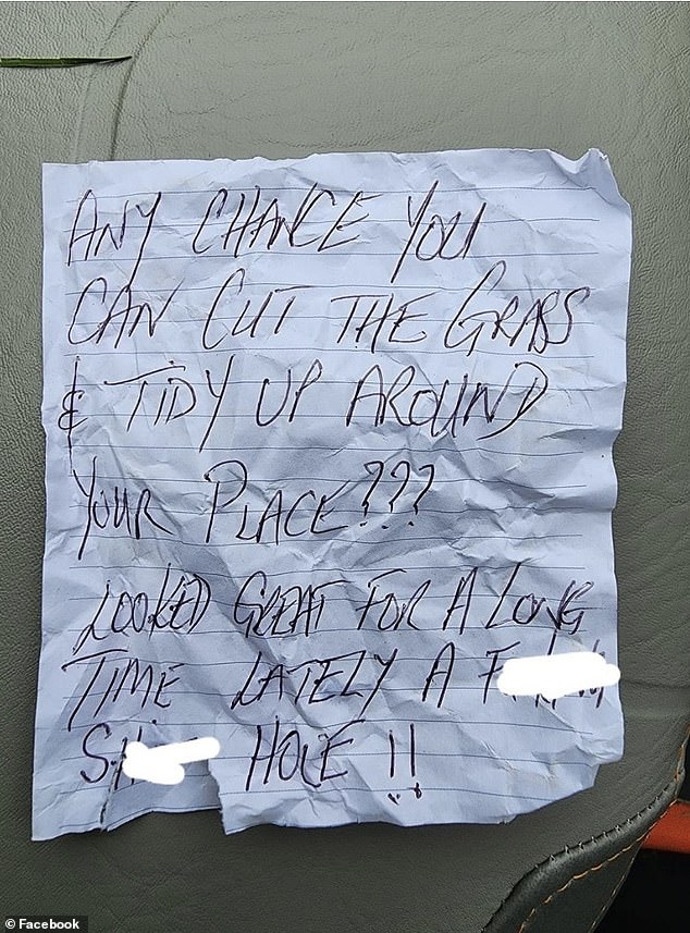 Un hombre recibió una carta enojada de un vecino harto por el estado de su césped