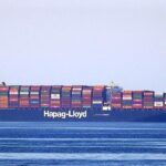 Lo último en el Mar Rojo: barcos de Maersk y Hapag-Lloyd atacados, el granelero Navibulgar abordado