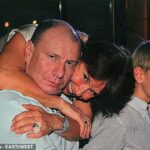 El magnate del níquel Vladimir Potanin, de 62 años, aparece en la foto con su ex esposa, que pretende iniciar un gigantesco caso de divorcio en Londres.