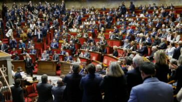 Los parlamentarios franceses rechazan el proyecto de ley de inmigración del gobierno