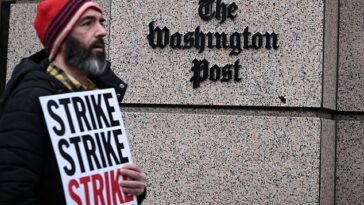 Los empleados del Washington Post abandonaron sus trabajos el 7 de diciembre durante 24 horas para protestar por que sus salarios no coincidían con la inflación, a pesar de que el medio celebraba repetidamente la economía de Biden.