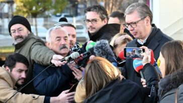 Los populistas gobernantes de Serbia proclaman una victoria electoral aplastante