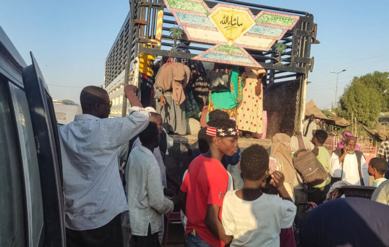 Miles de personas huyen mientras los paramilitares ganan terreno en el centro de ayuda de Sudán |  El guardián Nigeria Noticias