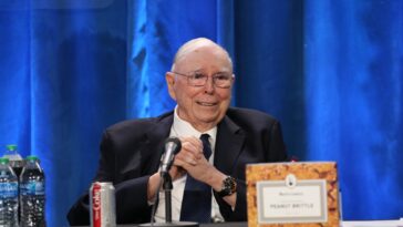 Munger en la entrevista final describe cómo él y Buffett convirtieron a Berkshire Hathaway en un éxito