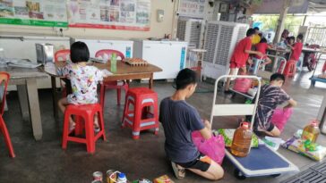'No nos utilices': los operadores de refugios para niños en Malasia lamentan que algunos padres dejen a sus hijos atrás