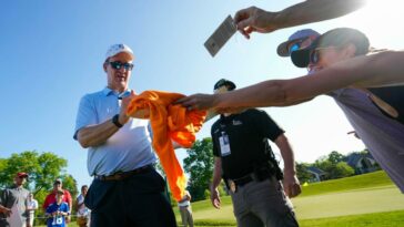 Peyton Manning continúa construyendo un impresionante currículum de golf con el premio Embajador de Golf