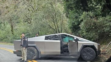 Primer accidente de Cybertruck reportado en California después de que un Tesla EV fuera golpeado frontalmente por un Toyota, pero solo un vehículo fue demolido