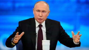 Putin dice que Rusia está lista para mantener conversaciones sobre el futuro de Ucrania