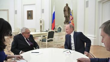 Putin fotografiado con Kissinger en Moscú en junio de 2017, la pareja había mantenido una amistad desde la década de 1990.