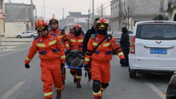 Rescatistas chinos desafían el frío glacial para encontrar supervivientes del terremoto
