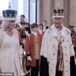 Cuando cae el telón después de un espectáculo teatral espectacular, los actores comparten aplausos y bromas mientras el zumbido de adrenalina es reemplazado por una cálida ráfaga de alivio (el rey Carlos y la reina Camilla en la foto del día de la coronación)