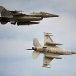 Rusia ha amenazado con atacar a países occidentales con ataques con misiles si los cazas F-16 recientemente donados por Ucrania (en la foto sobre Rumania en noviembre) tienen su base en territorio de la OTAN.