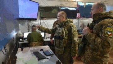 Syrskyi dice que los rusos realizan operaciones ofensivas en toda la línea del frente
