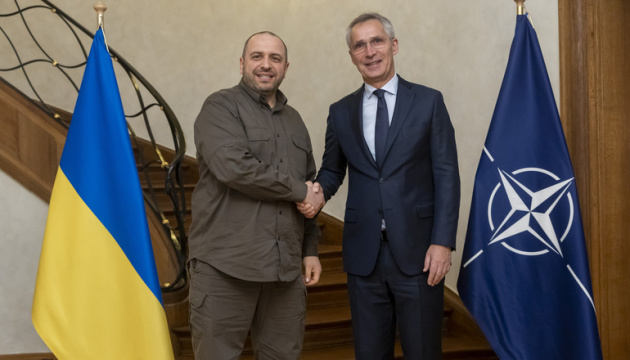 Umerov y Stoltenberg discuten las necesidades militares de Ucrania y la situación del campo de batalla