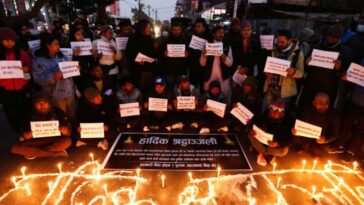 Un corte de energía por error provocó un accidente aéreo en Nepal que mató a 72 personas: Informe