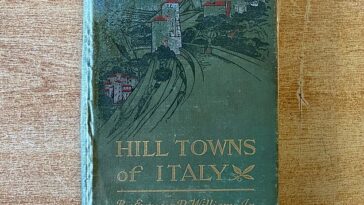 Este libro, un tomo turístico de 120 años de antigüedad 'Hill Towns of Italy', acaba de ser devuelto a una biblioteca del área de Boston 90 años después de haber sido prestado