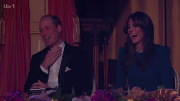 Kate no podía dejar de reírse cuando Bradley Walsh abrió el programa Royal Variety Performance con una broma incómoda sobre haber sido rechazada para un MBE y OBE en el programa repleto de estrellas.