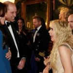 '¿Dónde están Harry y Meghan?'  El rey Carlos y Kate Middleton sonríen en un nuevo retrato familiar antes de la recepción diplomática