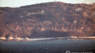 (3rd LD) N. Korea&apos;s artillery shells fell near de facto maritime border: source