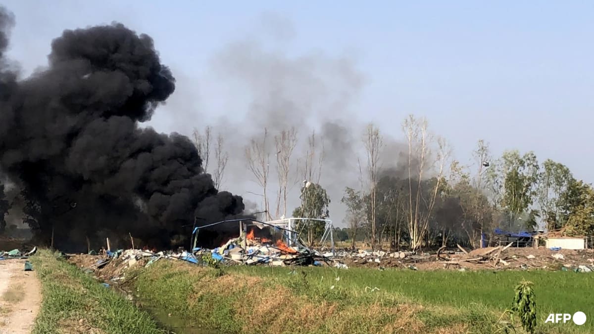 23 muertos en la explosión de una fábrica de fuegos artificiales en Tailandia
