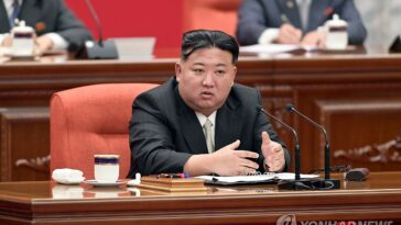 (LEAD) N.K. leader calls for defining S. Korea as &apos;No. 1 hostile country&apos; in Constitution