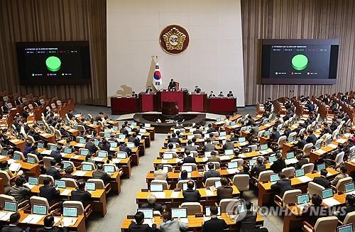 (LEAD) Nat&apos;l Assembly passes bill on panel to probe Itaewon crowd crush