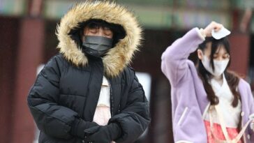 (LEAD) Cold wave watch issued across greater Seoul area, Gangwon Province