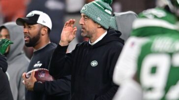 New York Jets quarterback Aaron Rodgers (center) gestures before the game between the Cleveland Browns and the Jets at Cleveland Browns Stadium.