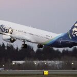 La FAA ha suspendido temporalmente casi todos los aviones Boeing 737 MAX 9 en respuesta a una falla casi catastrófica en un vuelo de Alaskan Airlines el viernes por la noche.