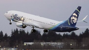 La FAA ha suspendido temporalmente casi todos los aviones Boeing 737 MAX 9 en respuesta a una falla casi catastrófica en un vuelo de Alaskan Airlines el viernes por la noche.