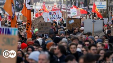 Alemanes realizan manifestaciones antiderecha en el Día del Recuerdo del Holocausto