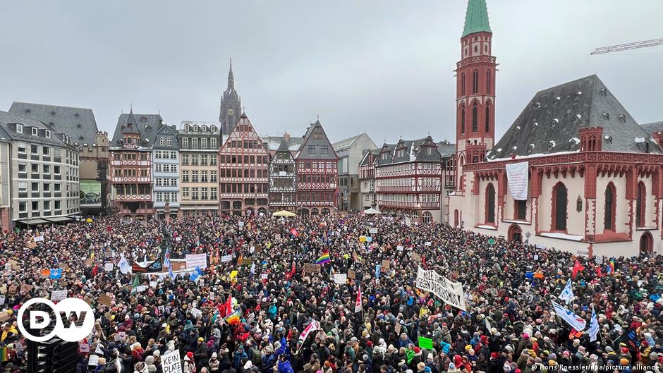 Alemania: Las marchas contra la extrema derecha atraen a más de 150.000 personas
