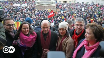 Alemania: Scholz y Baerbock asisten a una manifestación para "defender la democracia"