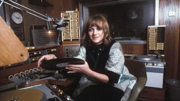 Annie Nightingale elige un LP en 1976, seis años después de su innovador debut en Radio 1