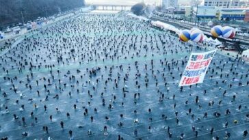 Annual Hwacheon ice fishing fest kicks off in S. Korea