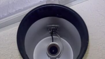 Así es la llamada cámara espía que aparece en el vídeo de TikTok