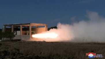 Corea del Norte dice que probó un misil hipersónico de combustible sólido
