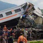 Cuatro muertos y 22 heridos en un choque de trenes en Indonesia