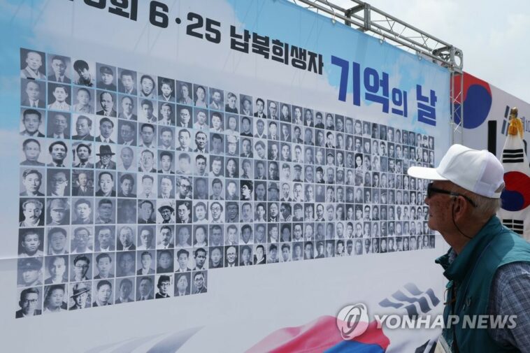 Ministry creates symbol of S. Koreans abducted by N. Korea by using forget-me-not motif