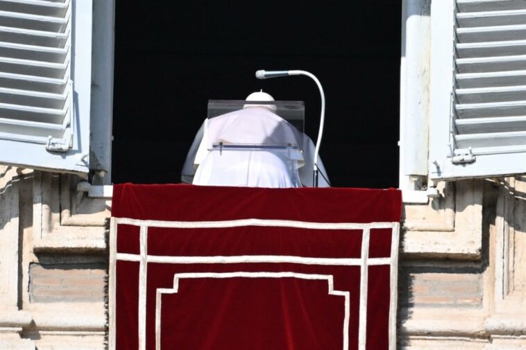 Pope Francis leaves the window of the apostolic palace overlooking St. Peter's square at the end of the Angelus prayer on January 28, 2024 in The Vatican. (Photo by Alberto PIZZOLI / AFP)