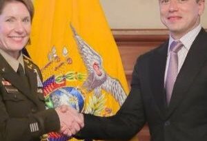 El comandante del Comando Sur Richardson se reúne con el presidente ecuatoriano Noboa