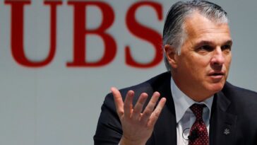 El director general de la UBS dice que el público suizo está "adoctrinado" a preocuparse por el balance del banco