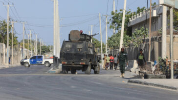 El ejército somalí busca "rehenes" retenidos por Al-Shabaab tras el aterrizaje forzoso de un helicóptero de la ONU