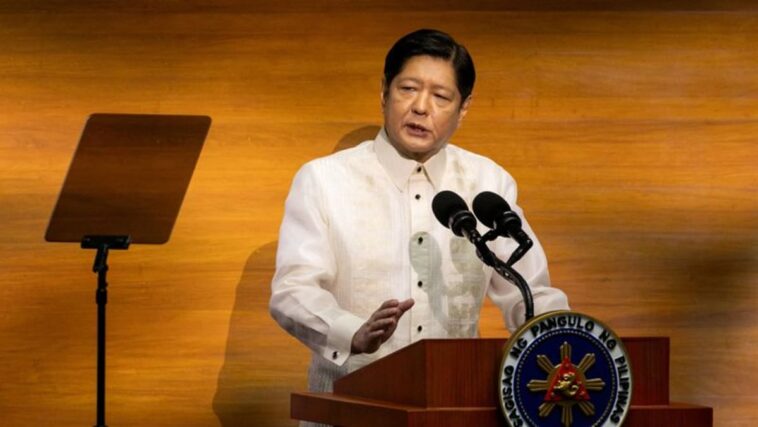 El hijo del exlíder filipino llama "vago" al presidente Marcos y lo insta a dimitir