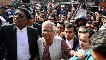 El premio Nobel Yunus condenado en un caso de legislación laboral en Bangladesh