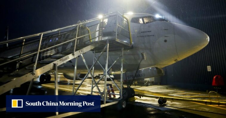 El regulador estadounidense investiga el Boeing 737 Max 9 después de una explosión en el aire