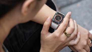 El último Apple Watch SE tiene un descuento de $50 justo a tiempo para tus objetivos de acondicionamiento físico de Año Nuevo