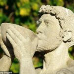 Eran bien conocidos por su amor por el vino.  Pero, ¿a qué sabía realmente un vaso de plonk en la época romana?  En la foto: una estatua de Baco, el dios romano del vino.