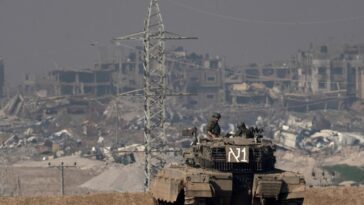 ? En directo: Las fuerzas israelíes atacan Khan Younis mientras el número de muertos en Gaza se acerca a los 25.000