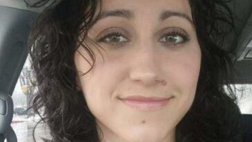 Kimberlee Singler, la madre de Colorado que supuestamente mató a dos de sus hijos y estaba huyendo ha sido detenida a miles de kilómetros de distancia, en el Reino Unido, según la policía.